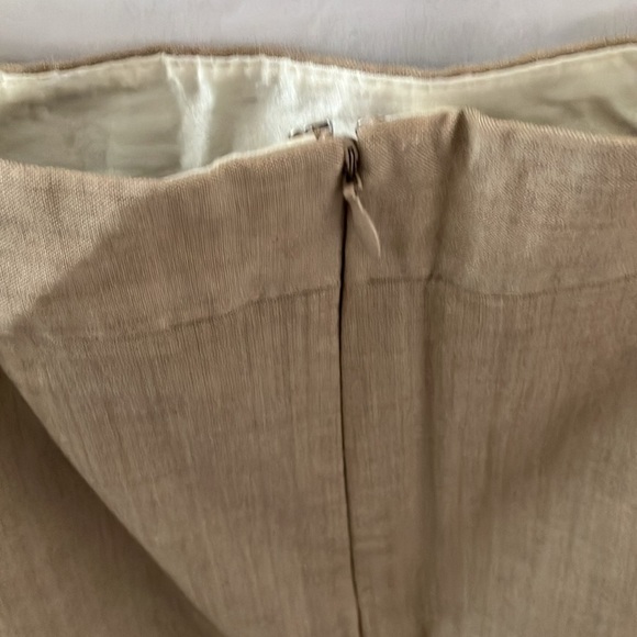 Banana Republic: Tan, Stretch Skirt- back zip with back slit- office staple- 10 - Picture 6 of 9